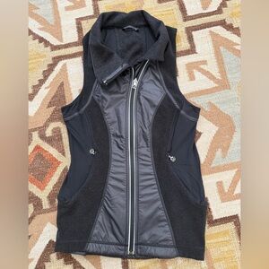 Lululemon Bundle Black Vest and Bra Size 4